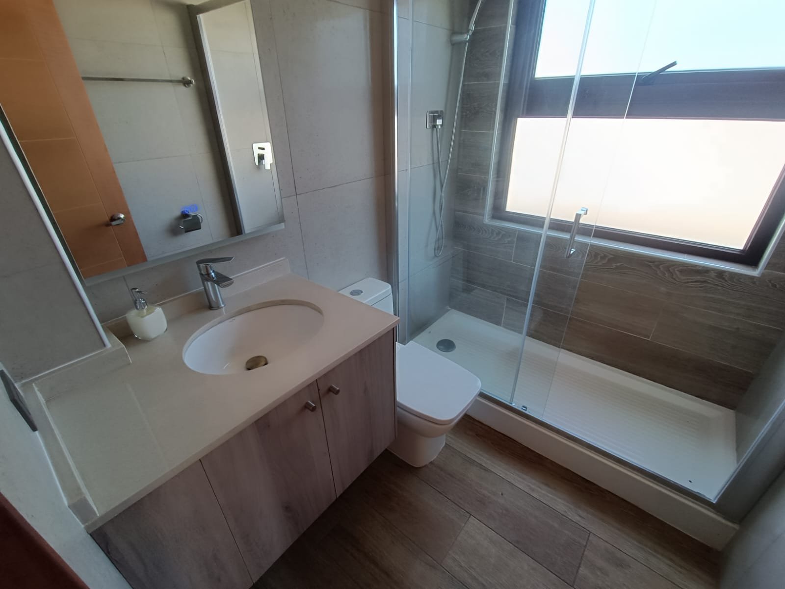 SE VENDE CASA EN EXLUSIVO CONDOMINIO DE LOS ÁNGELES