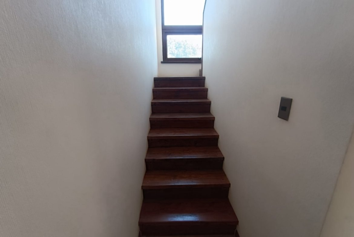 SE VENDE CASA EN EXLUSIVO CONDOMINIO DE LOS ÁNGELES