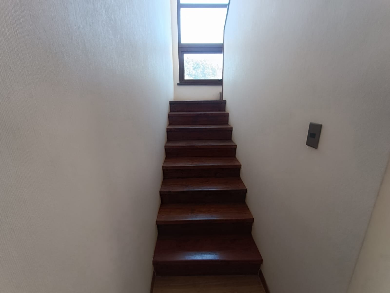 SE VENDE CASA EN EXLUSIVO CONDOMINIO DE LOS ÁNGELES