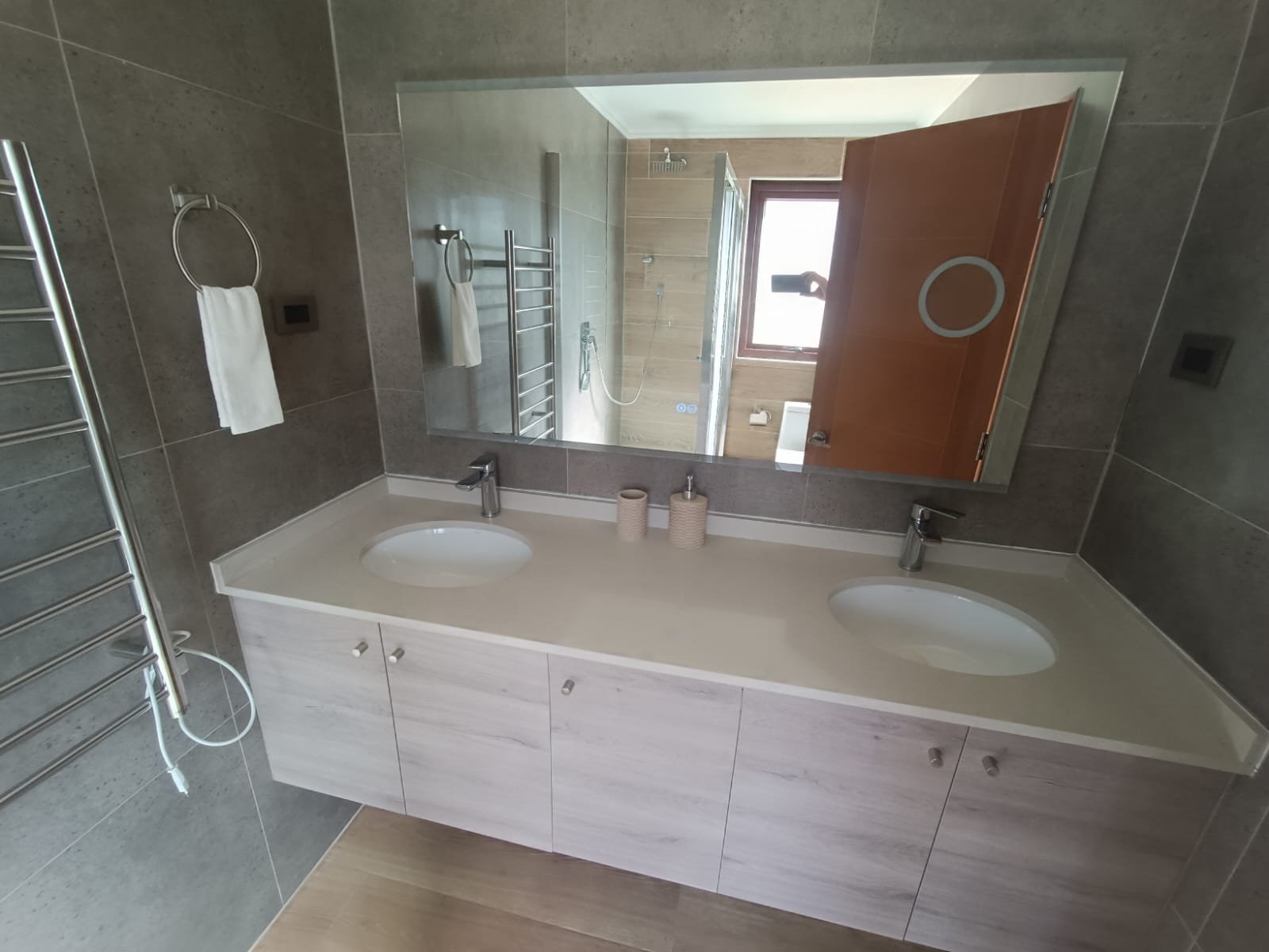 SE VENDE CASA EN EXLUSIVO CONDOMINIO DE LOS ÁNGELES