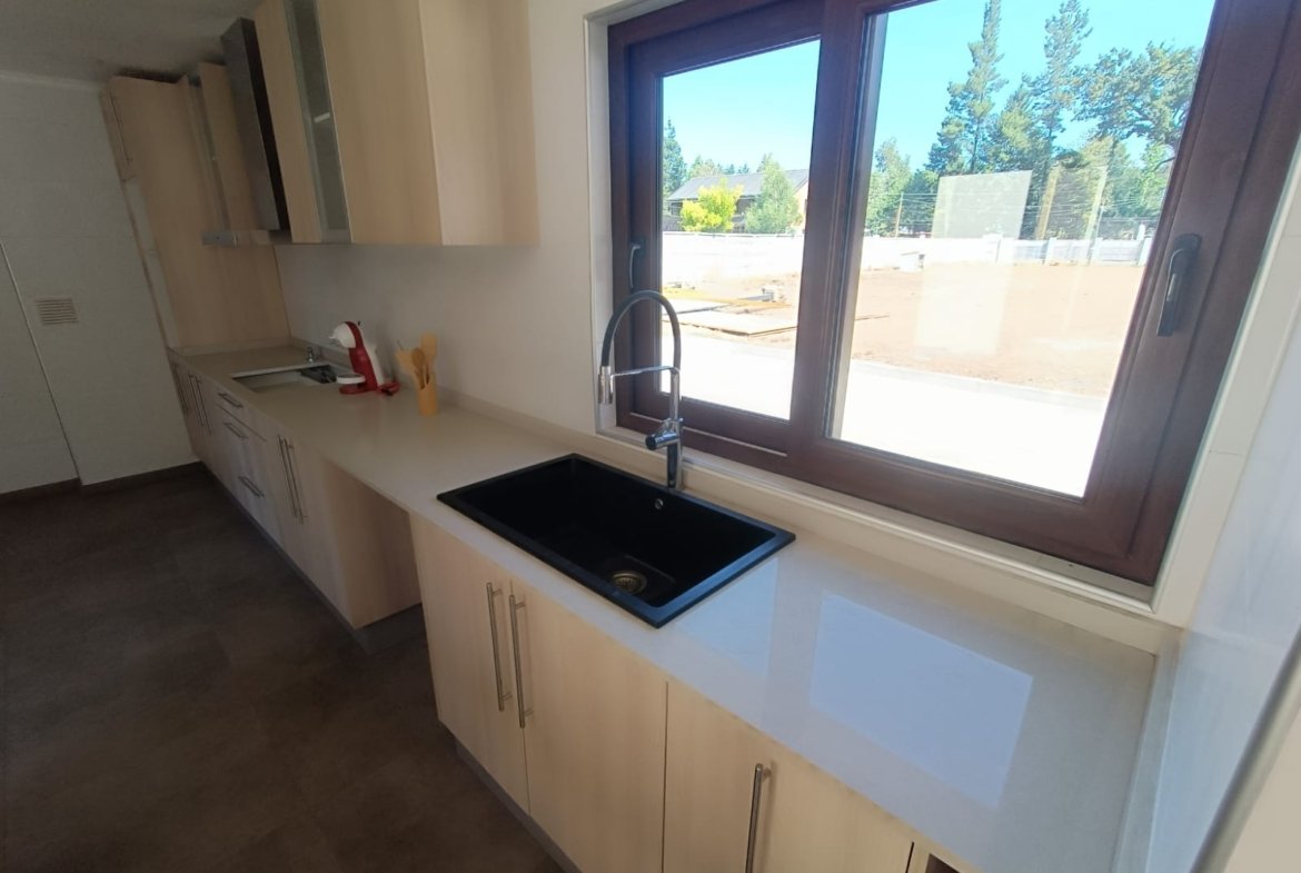 SE VENDE CASA EN EXLUSIVO CONDOMINIO DE LOS ÁNGELES