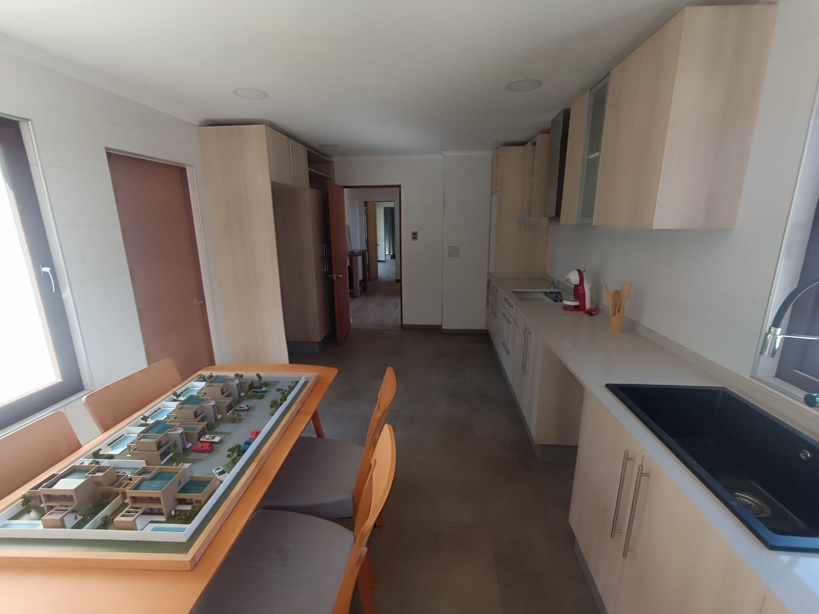 SE VENDE CASA EN EXLUSIVO CONDOMINIO DE LOS ÁNGELES