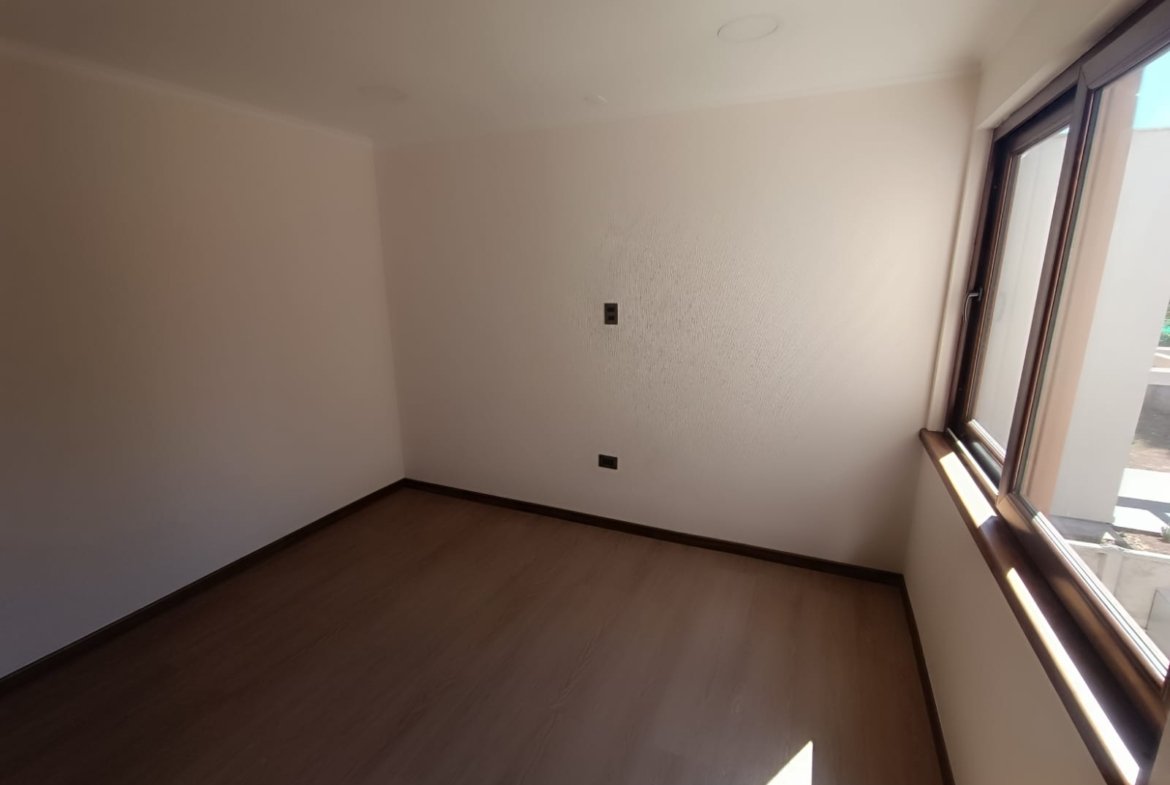 SE VENDE CASA EN EXLUSIVO CONDOMINIO DE LOS ÁNGELES