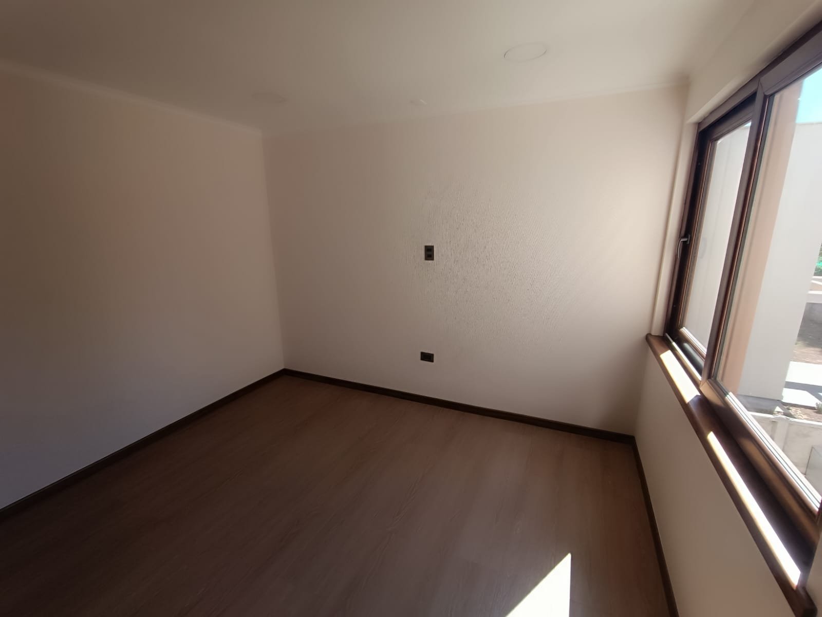 SE VENDE CASA EN EXLUSIVO CONDOMINIO DE LOS ÁNGELES