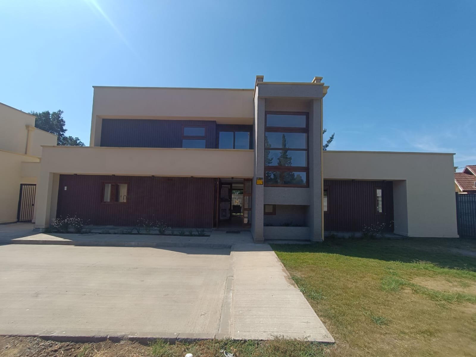 SE VENDE CASA EN EXLUSIVO CONDOMINIO DE LOS ÁNGELES