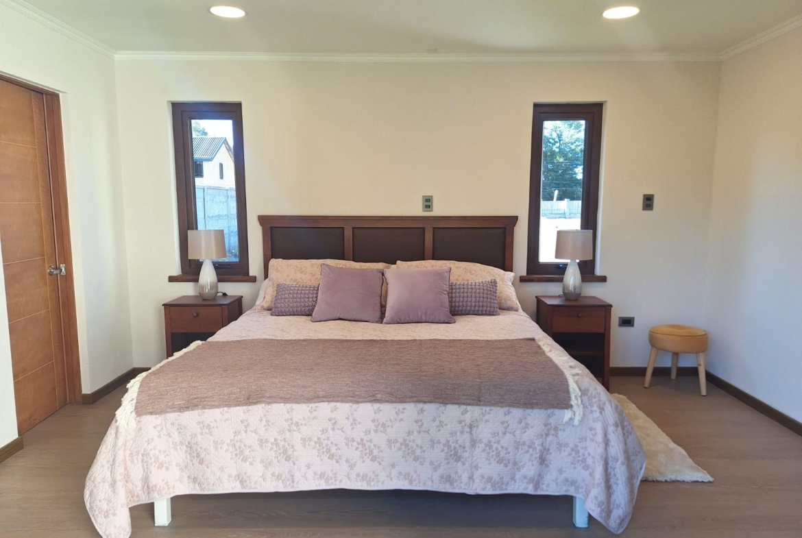 SE VENDE CASA EN EXLUSIVO CONDOMINIO DE LOS ÁNGELES