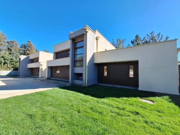 SE VENDE CASA EN EXLUSIVO CONDOMINIO DE LOS ÁNGELES