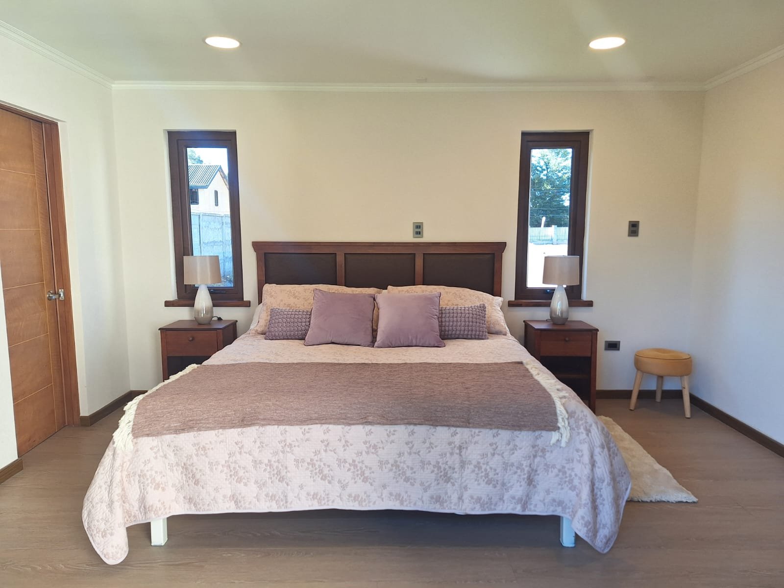 SE VENDE CASA EN EXLUSIVO CONDOMINIO DE LOS ÁNGELES