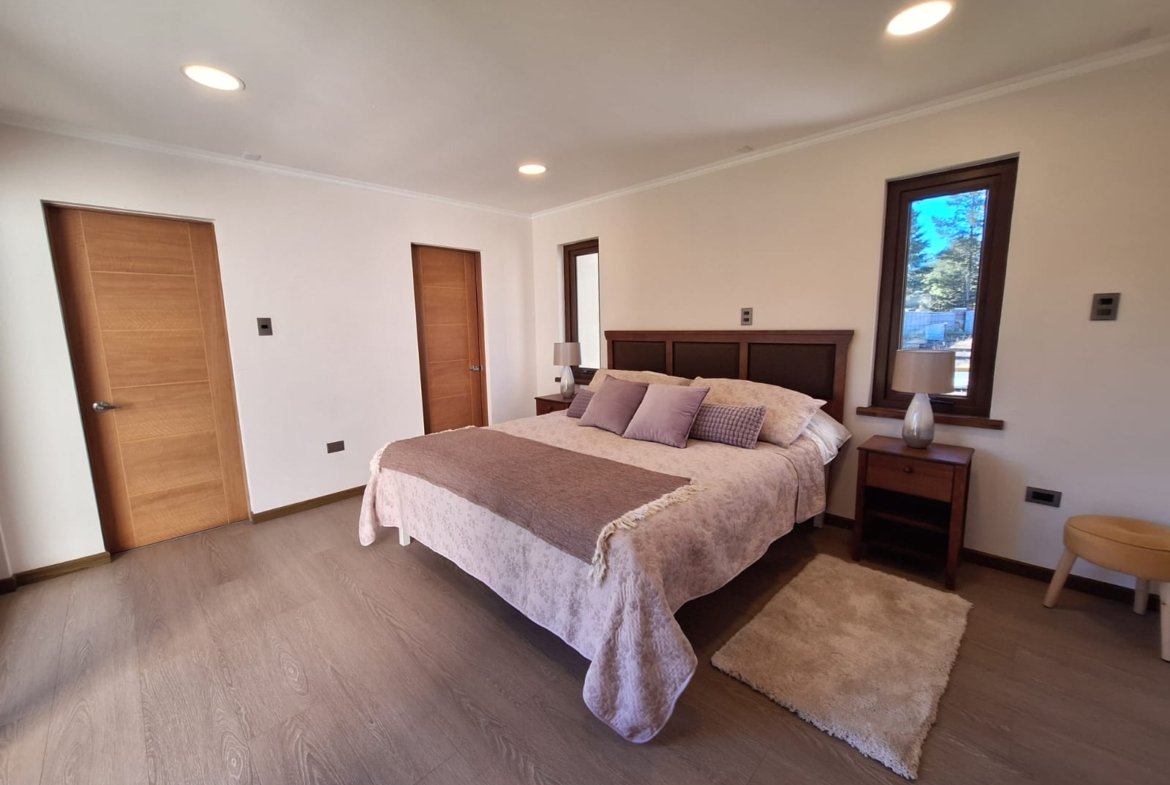 SE VENDE CASA EN EXLUSIVO CONDOMINIO DE LOS ÁNGELES