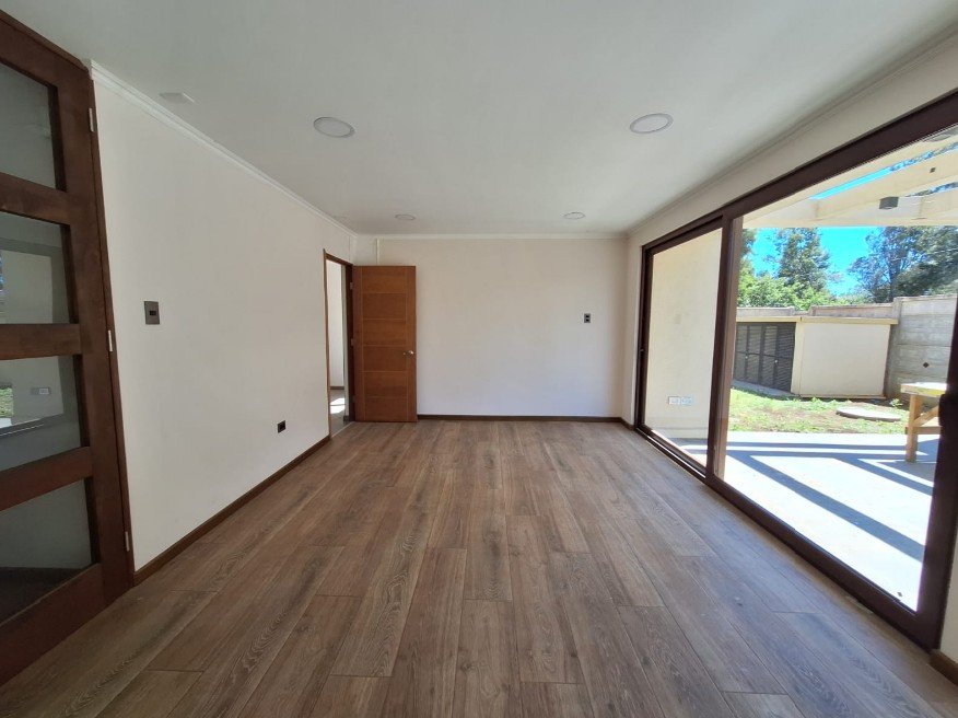 SE VENDE CASA EN EXLUSIVO CONDOMINIO DE LOS ÁNGELES