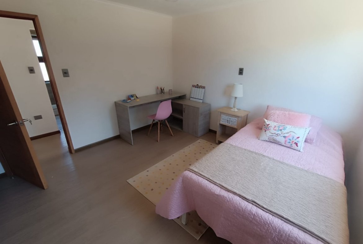 SE VENDE CASA EN EXLUSIVO CONDOMINIO DE LOS ÁNGELES