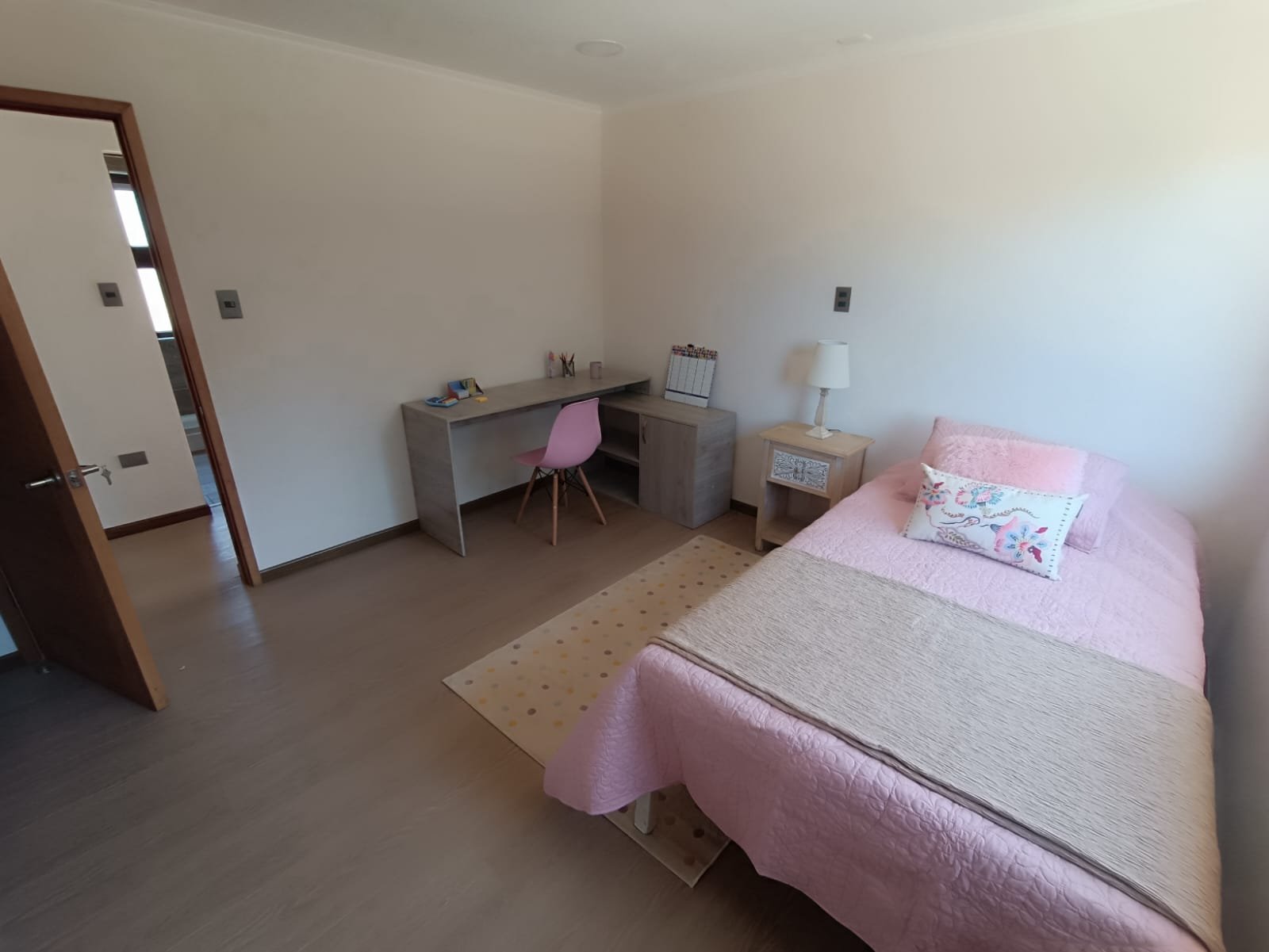 SE VENDE CASA EN EXLUSIVO CONDOMINIO DE LOS ÁNGELES
