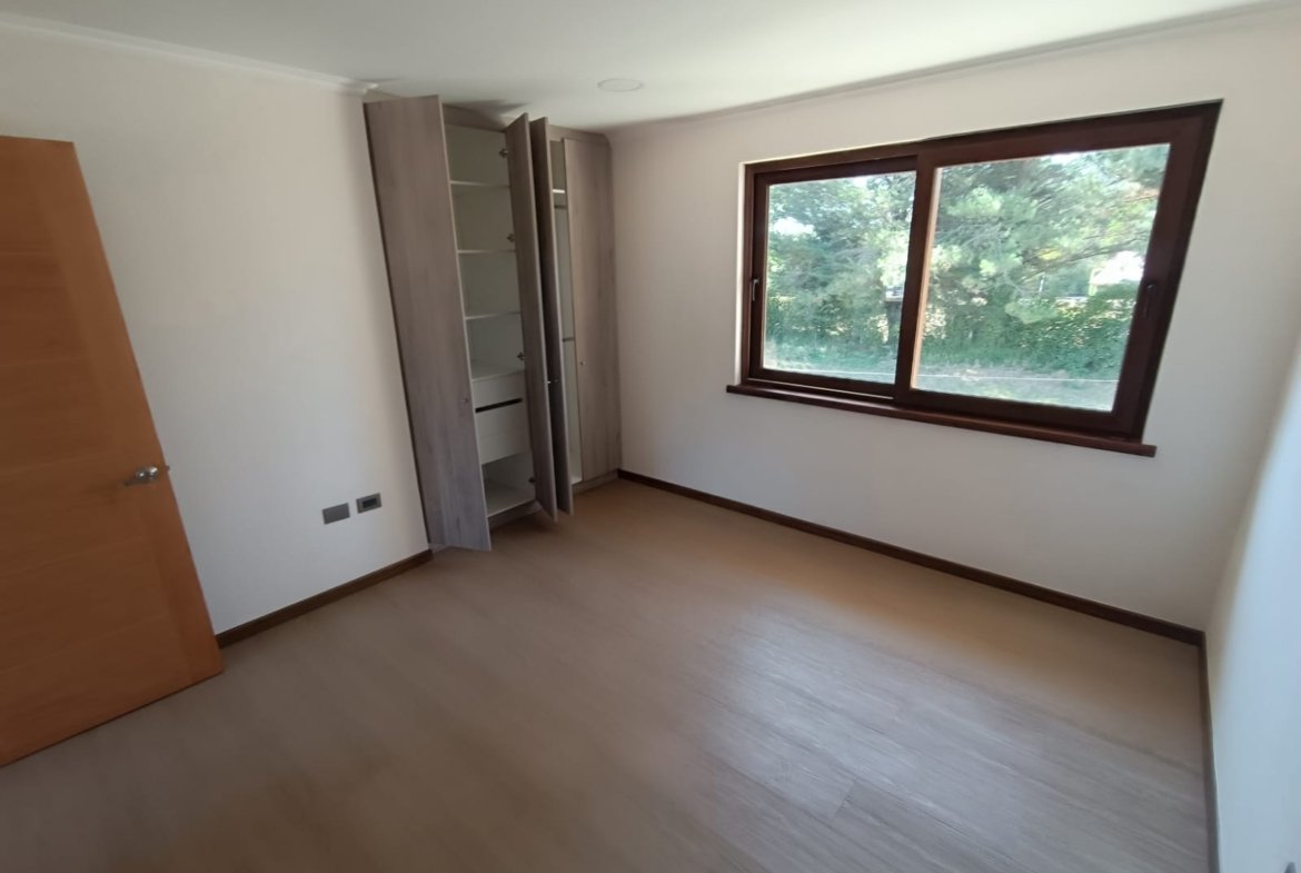 SE VENDE CASA EN EXLUSIVO CONDOMINIO DE LOS ÁNGELES