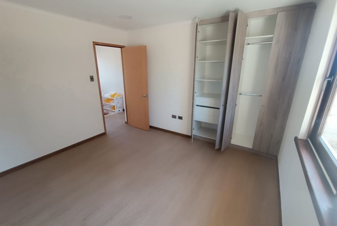 SE VENDE CASA EN EXLUSIVO CONDOMINIO DE LOS ÁNGELES