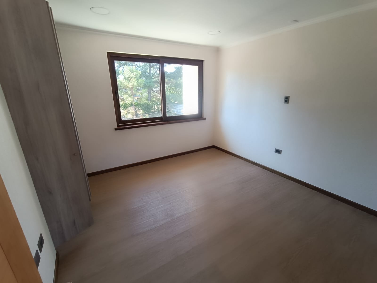 SE VENDE CASA EN EXLUSIVO CONDOMINIO DE LOS ÁNGELES