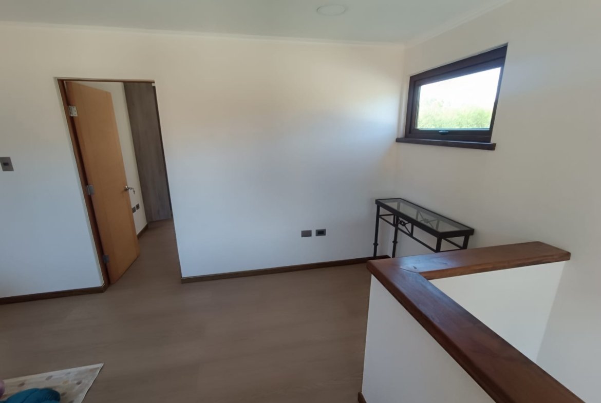 SE VENDE CASA EN EXLUSIVO CONDOMINIO DE LOS ÁNGELES