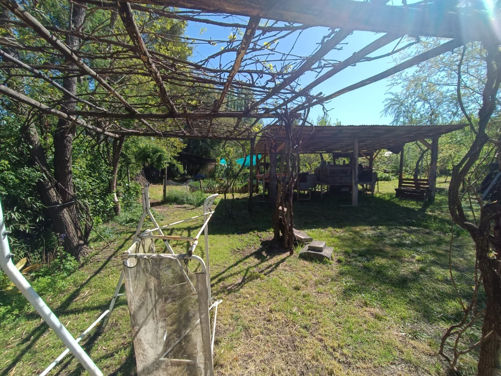 SE VENDE PARCELA CON DOS CASAS COUNTRY SANTA CATALINA