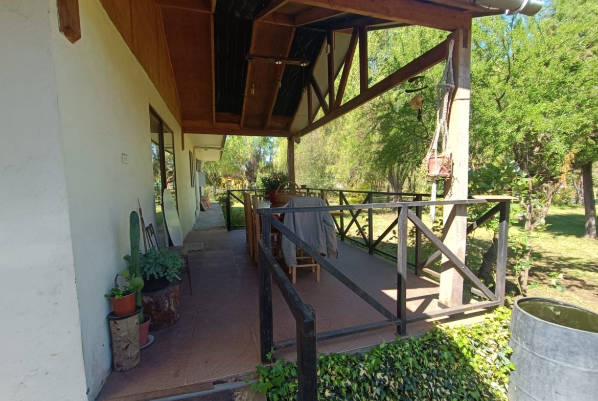 SE VENDE PARCELA CON DOS CASAS COUNTRY SANTA CATALINA