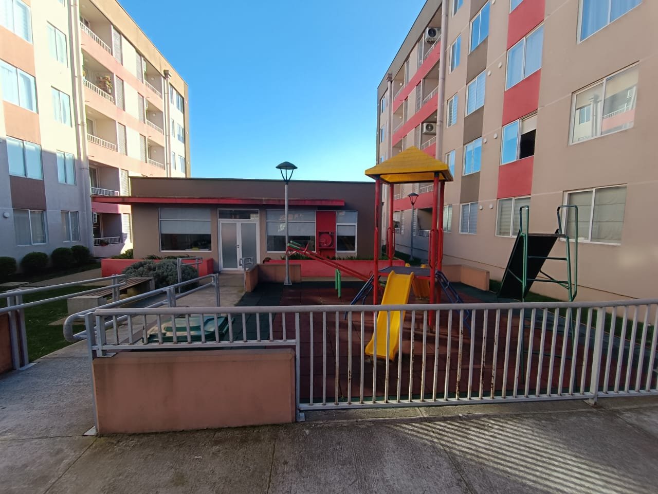 SE VENDE DEPARTAMENTO 2 DORMITORIOS 1 ESTACIONAMIENTO LOS ÁNGELES