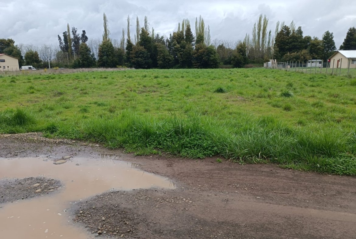 VENDE PARCELA ORILLA DE CARRETERA A 4 KILOMETROS DE LOS ÁNGELES