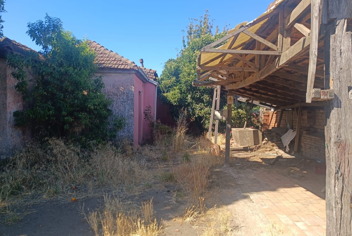 SE VENDE PROPIEDAD 1300 M2 EN CENTRO DE NACIMIENTO