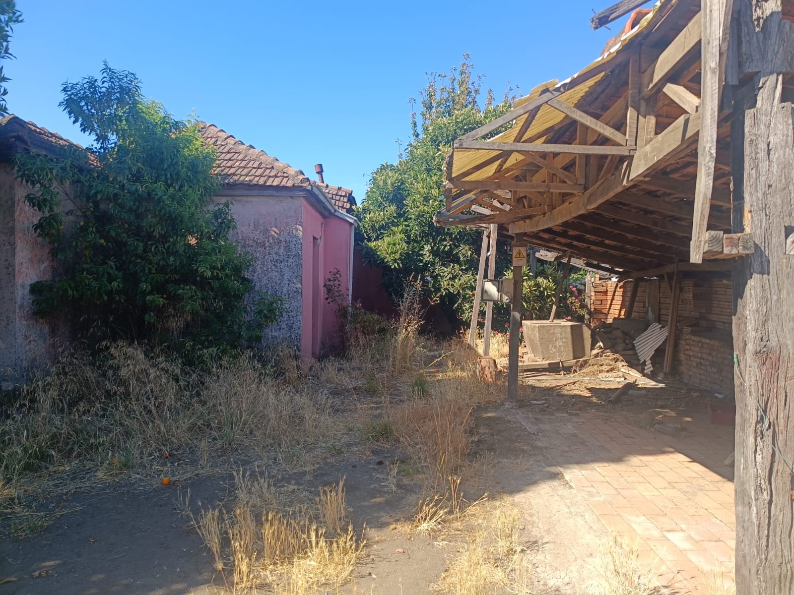 SE VENDE PROPIEDAD 1300 M2 EN CENTRO DE NACIMIENTO