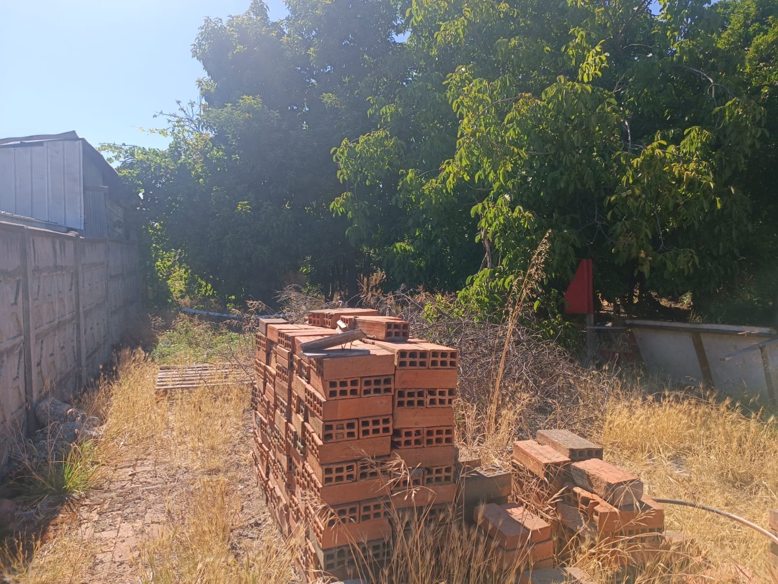 SE VENDE PROPIEDAD 1300 M2 EN CENTRO DE NACIMIENTO