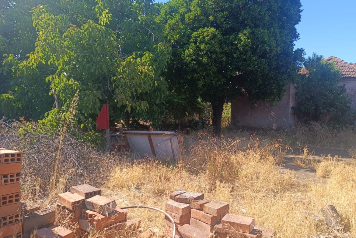 SE VENDE PROPIEDAD 1300 M2 EN CENTRO DE NACIMIENTO