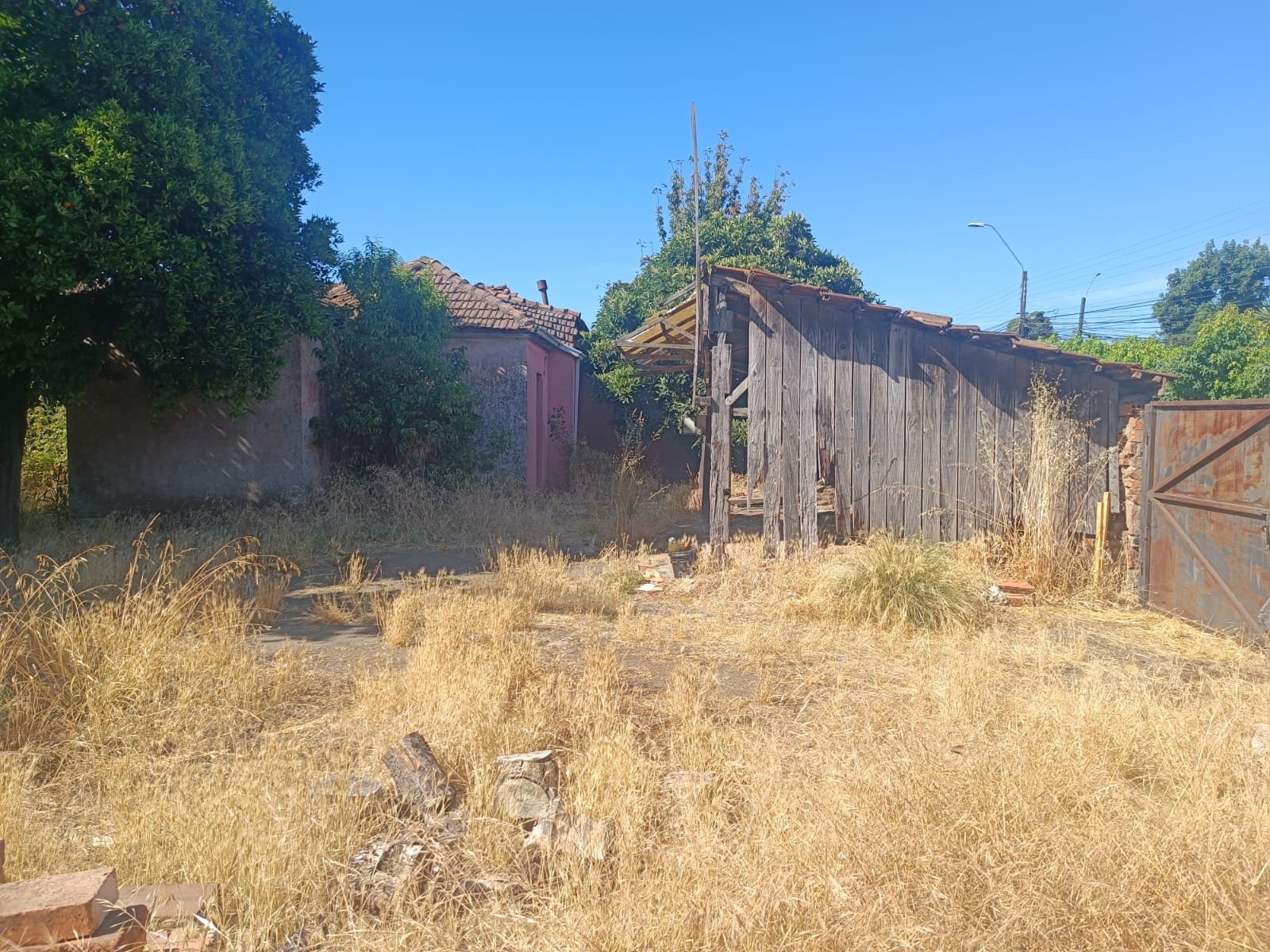 SE VENDE PROPIEDAD 1300 M2 EN CENTRO DE NACIMIENTO