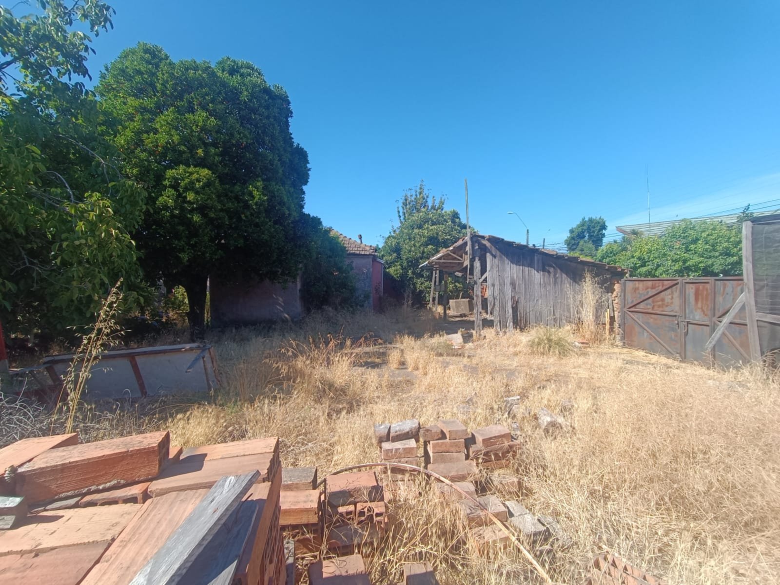SE VENDE PROPIEDAD 1300 M2 EN CENTRO DE NACIMIENTO