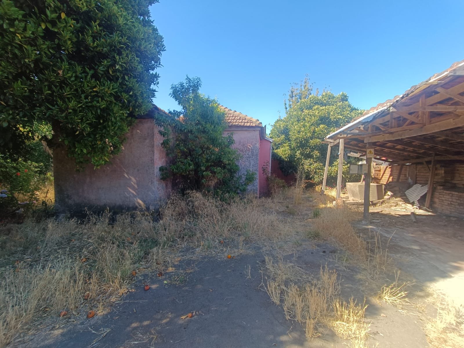 SE VENDE PROPIEDAD 1300 M2 EN CENTRO DE NACIMIENTO
