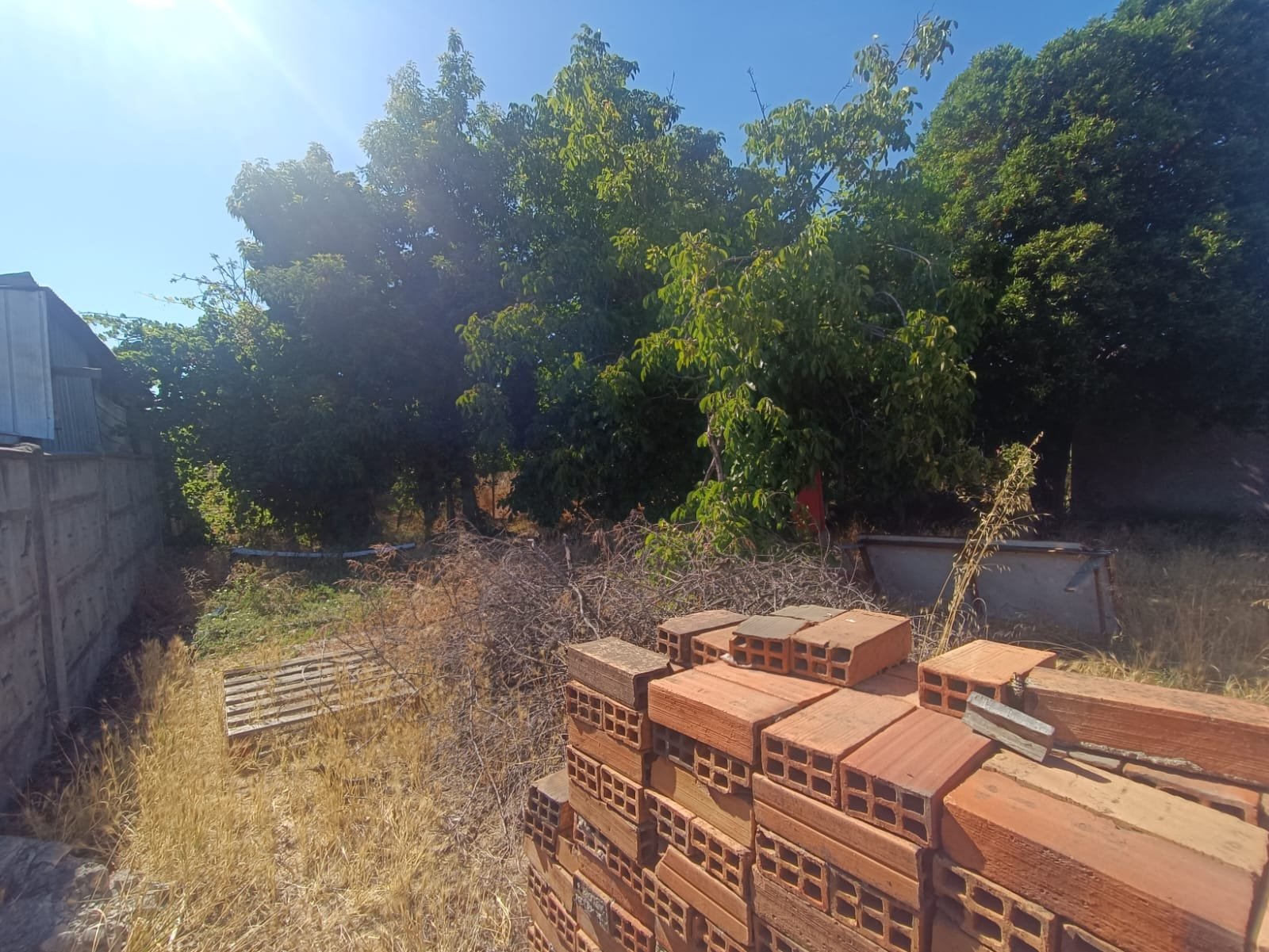 SE VENDE PROPIEDAD 1300 M2 EN CENTRO DE NACIMIENTO
