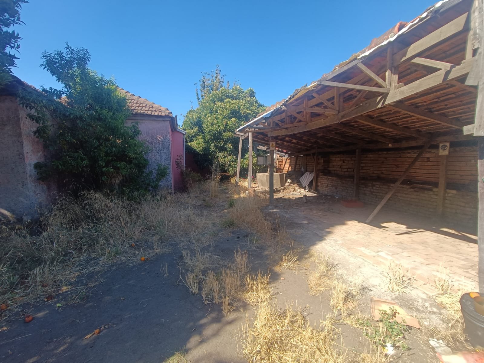 SE VENDE PROPIEDAD 1300 M2 EN CENTRO DE NACIMIENTO