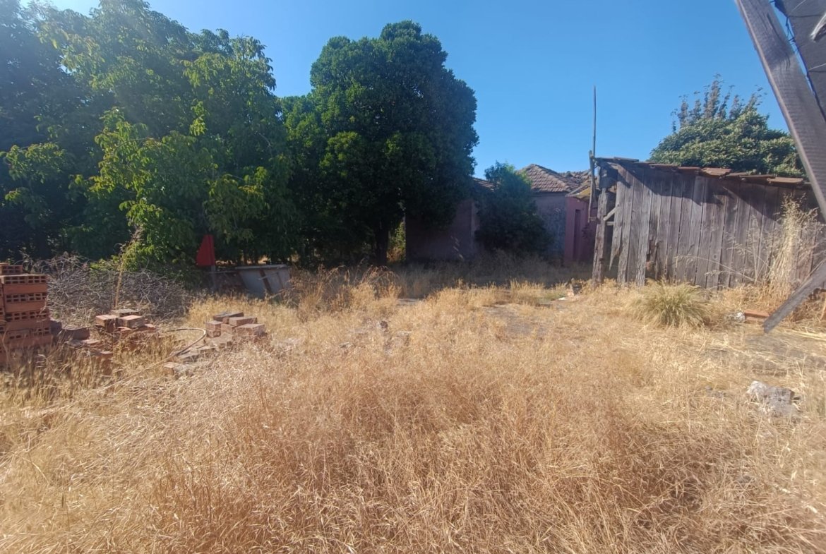 SE VENDE PROPIEDAD 1300 M2 EN CENTRO DE NACIMIENTO
