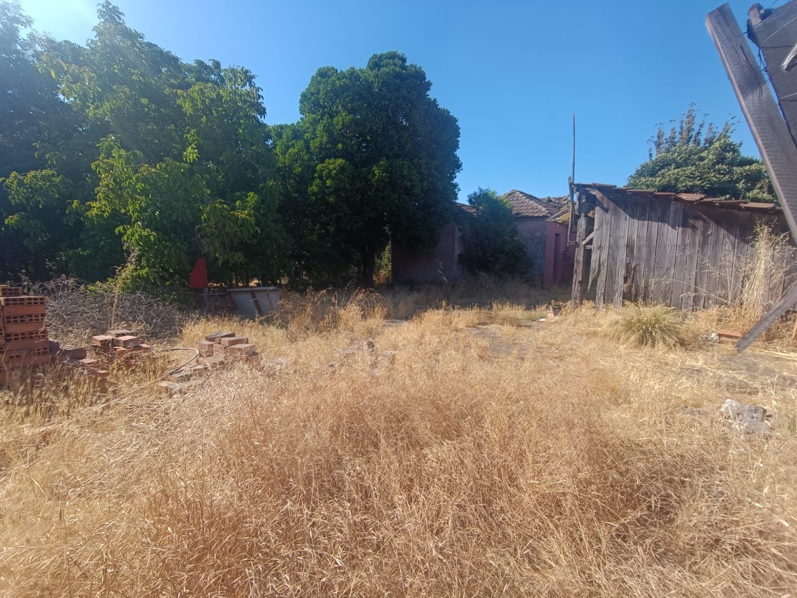SE VENDE PROPIEDAD 1300 M2 EN CENTRO DE NACIMIENTO