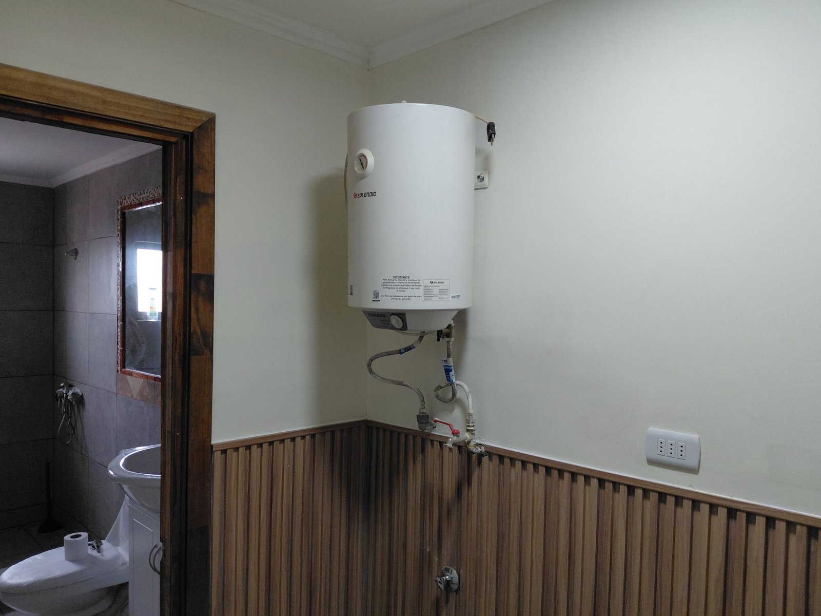 17 SE VENDE HERMOSA Y AMPLIA CASA CON NEGOCIO EN VILLA ANTUMALÉN, TEMUCO