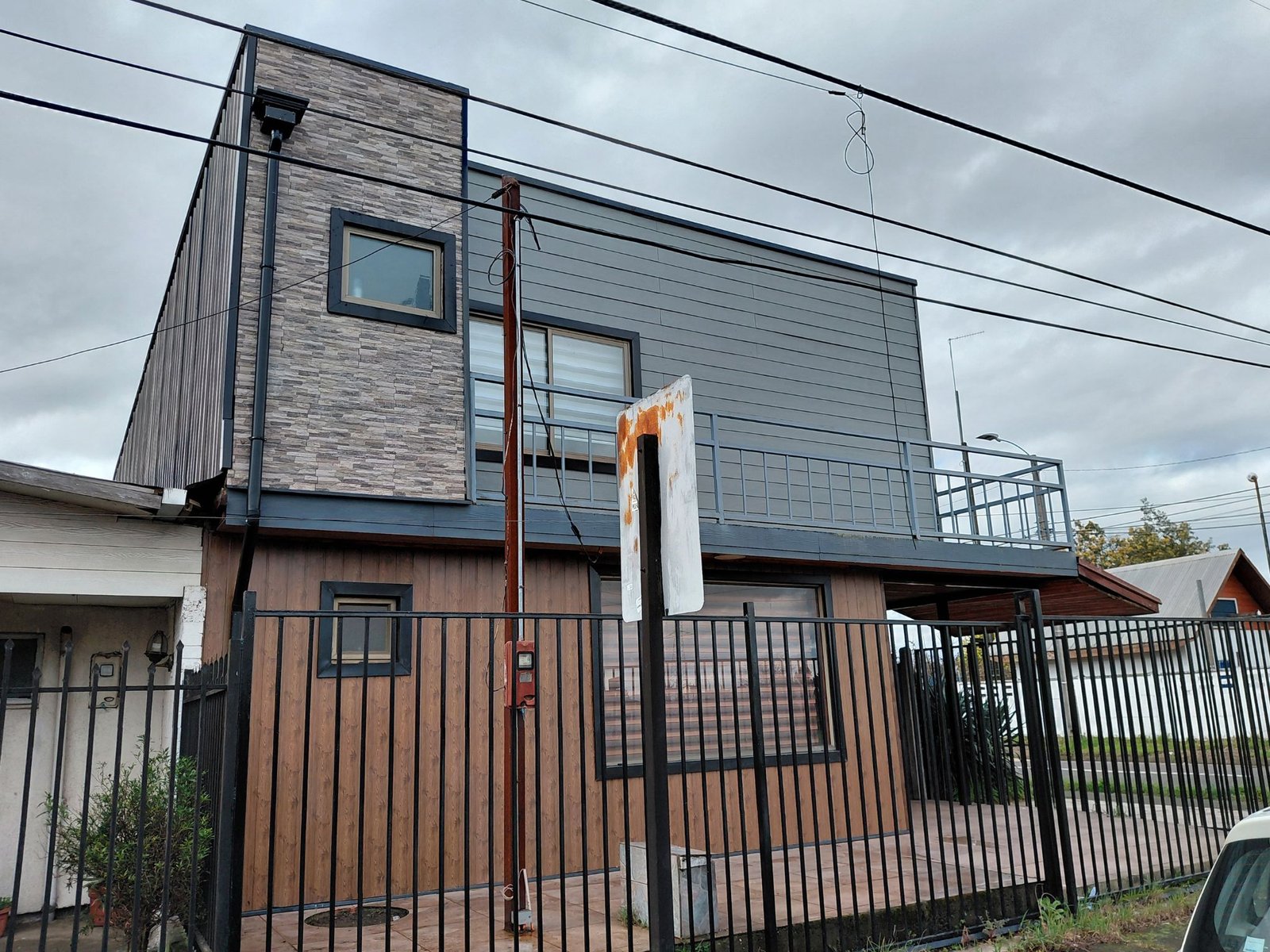 2 SE VENDE HERMOSA Y AMPLIA CASA CON NEGOCIO EN VILLA ANTUMALÉN, TEMUCO