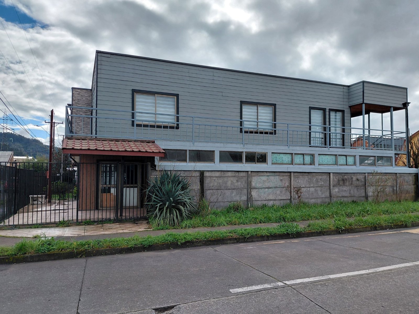 3 SE VENDE HERMOSA Y AMPLIA CASA CON NEGOCIO EN VILLA ANTUMALÉN, TEMUCO
