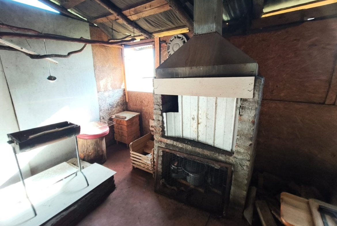 SE VENDE PARCELA 1 HA. DOS CASAS Y PISCINA A 9 KILóMETROS DE LOS ÁNGELES
