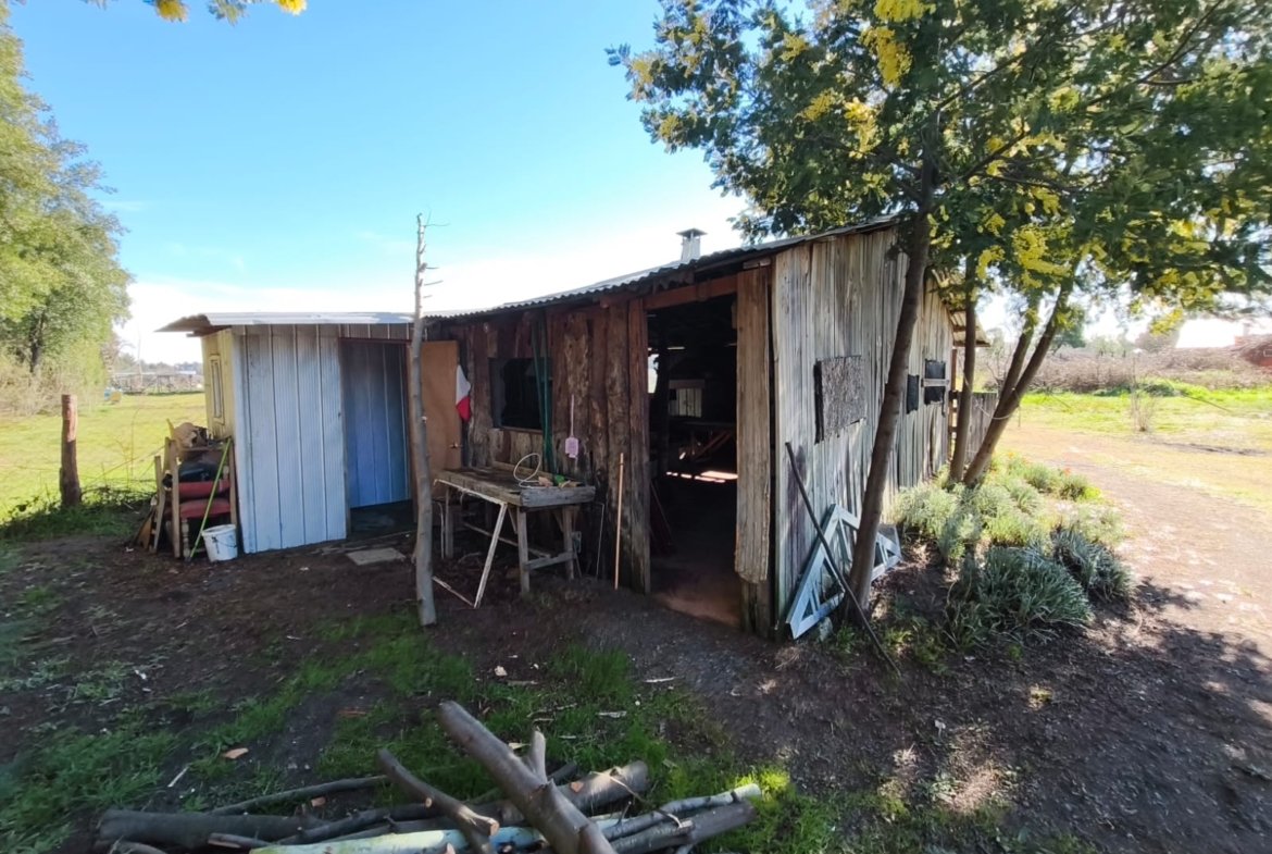 SE VENDE PARCELA 1 HA. DOS CASAS Y PISCINA A 9 KILóMETROS DE LOS ÁNGELES