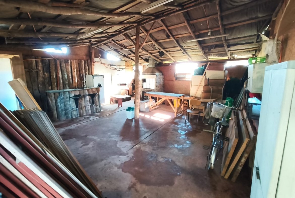 SE VENDE PARCELA 1 HA. DOS CASAS Y PISCINA A 9 KILóMETROS DE LOS ÁNGELES