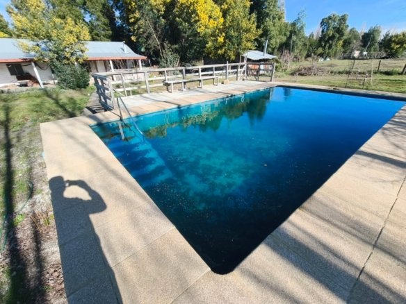 SE VENDE PARCELA 1 HA. DOS CASAS Y PISCINA A 9 KILóMETROS DE LOS ÁNGELES