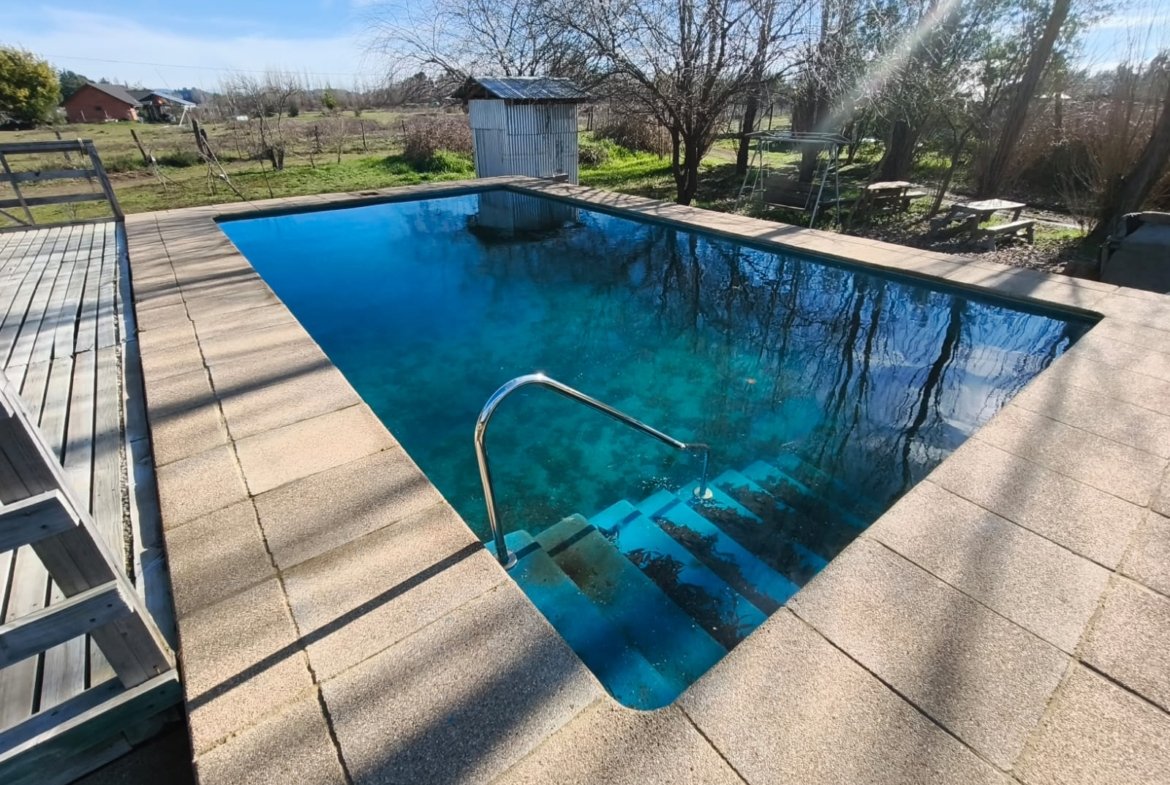 SE VENDE PARCELA 1 HA. DOS CASAS Y PISCINA A 9 KILóMETROS DE LOS ÁNGELES