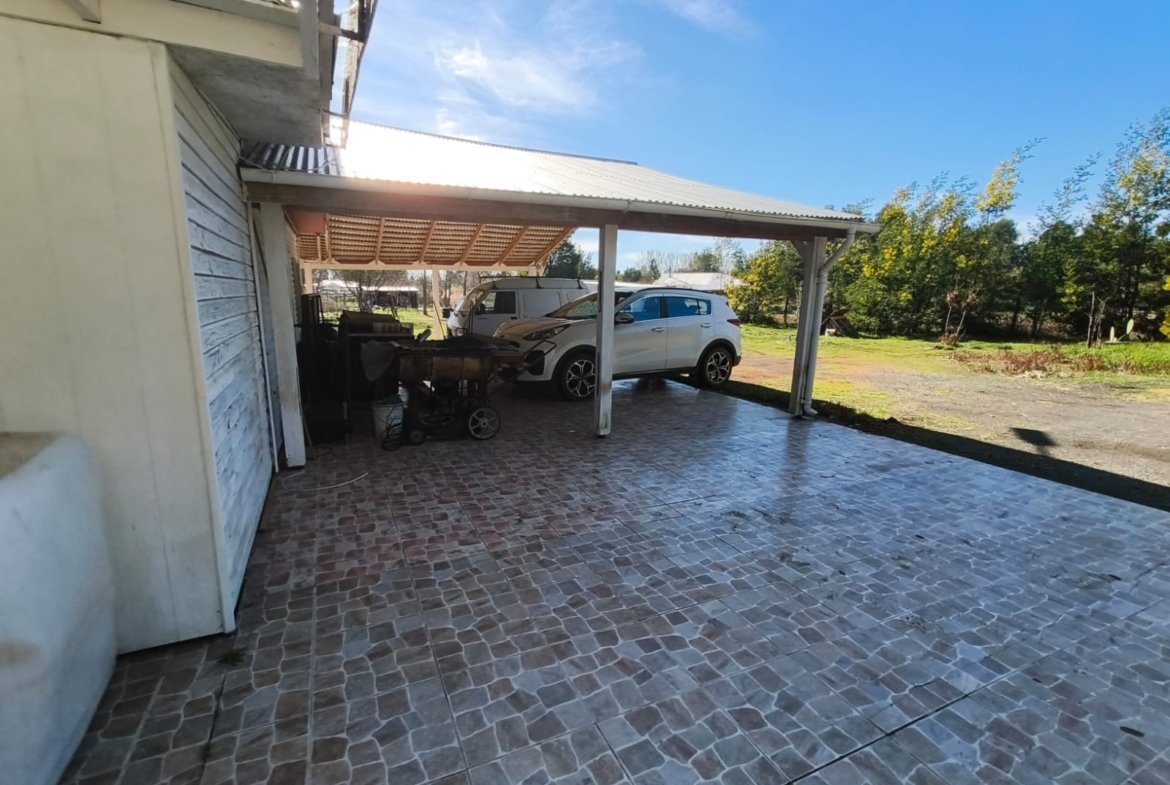 SE VENDE PARCELA 1 HA. DOS CASAS Y PISCINA A 9 KILóMETROS DE LOS ÁNGELES
