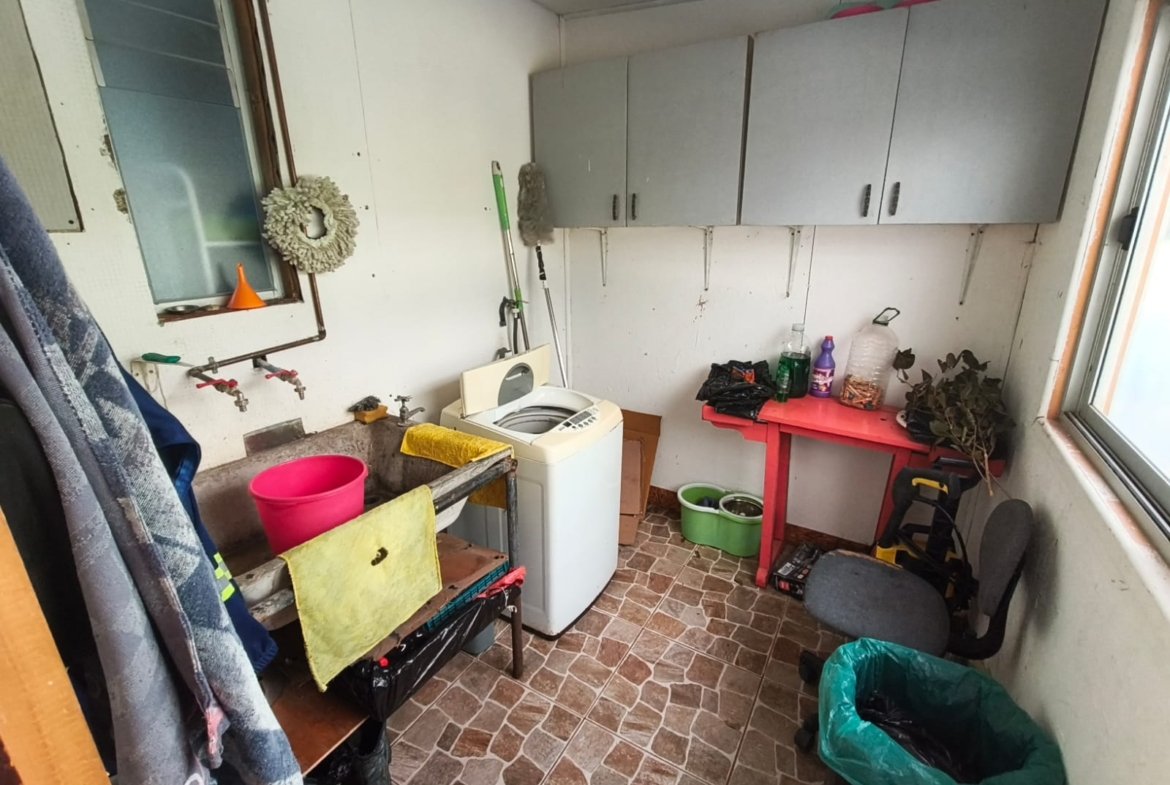 SE VENDE PARCELA 1 HA. DOS CASAS Y PISCINA A 9 KILóMETROS DE LOS ÁNGELES