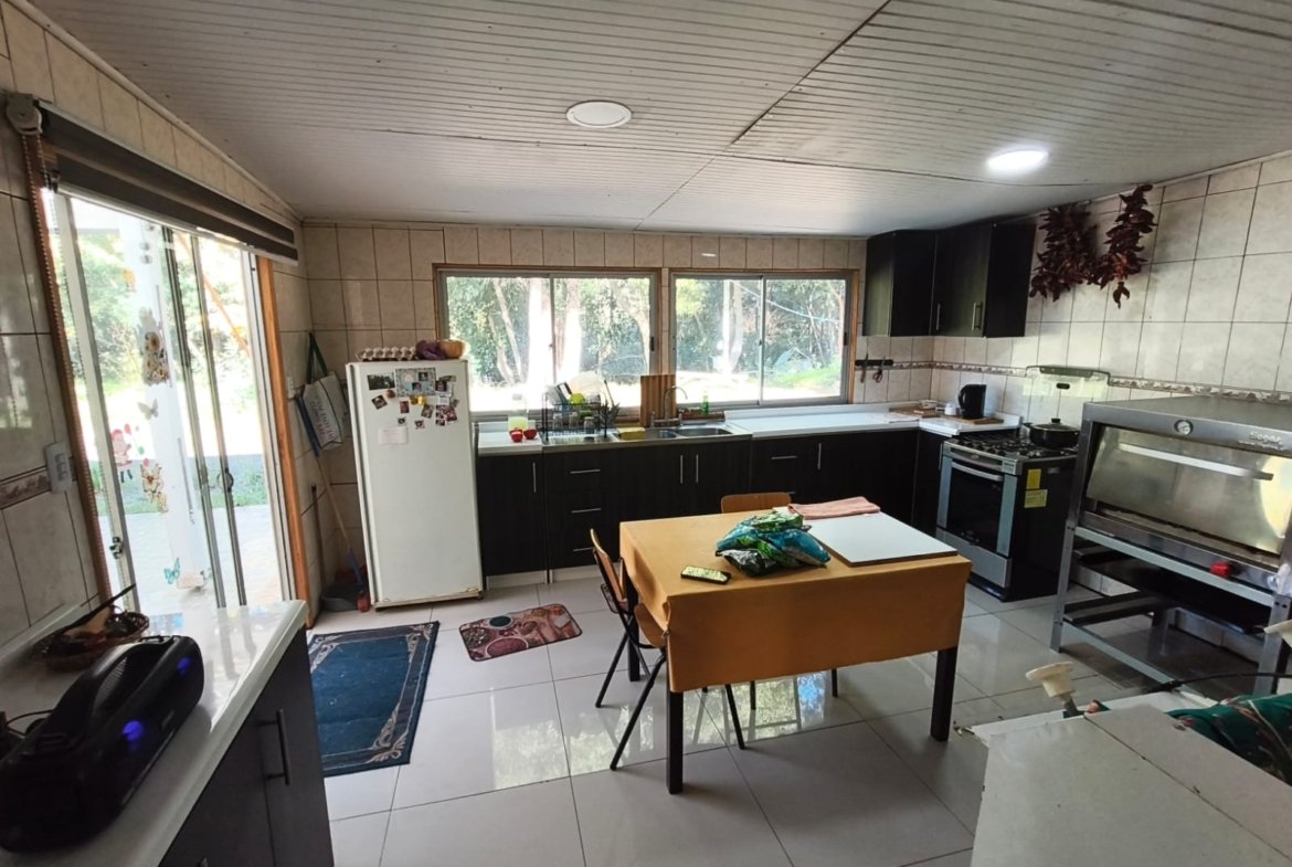 SE VENDE PARCELA 1 HA. DOS CASAS Y PISCINA A 9 KILóMETROS DE LOS ÁNGELES