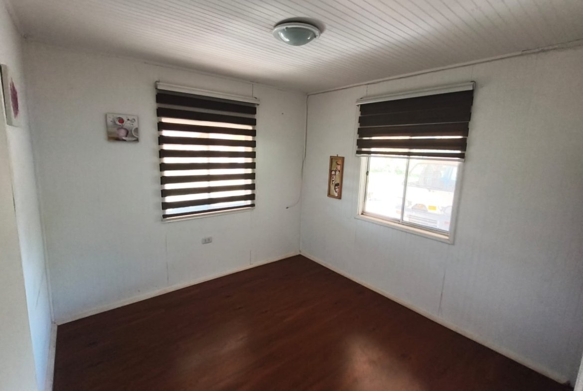 SE VENDE PARCELA 1 HA. DOS CASAS Y PISCINA A 9 KILóMETROS DE LOS ÁNGELES