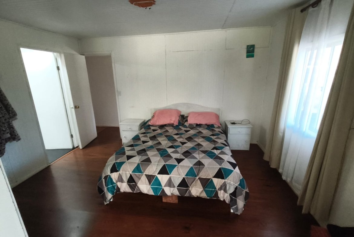 SE VENDE PARCELA 1 HA. DOS CASAS Y PISCINA A 9 KILóMETROS DE LOS ÁNGELES
