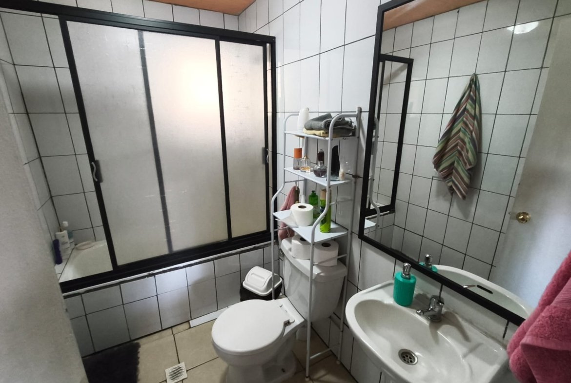 SE VENDE PARCELA 1 HA. DOS CASAS Y PISCINA A 9 KILóMETROS DE LOS ÁNGELES