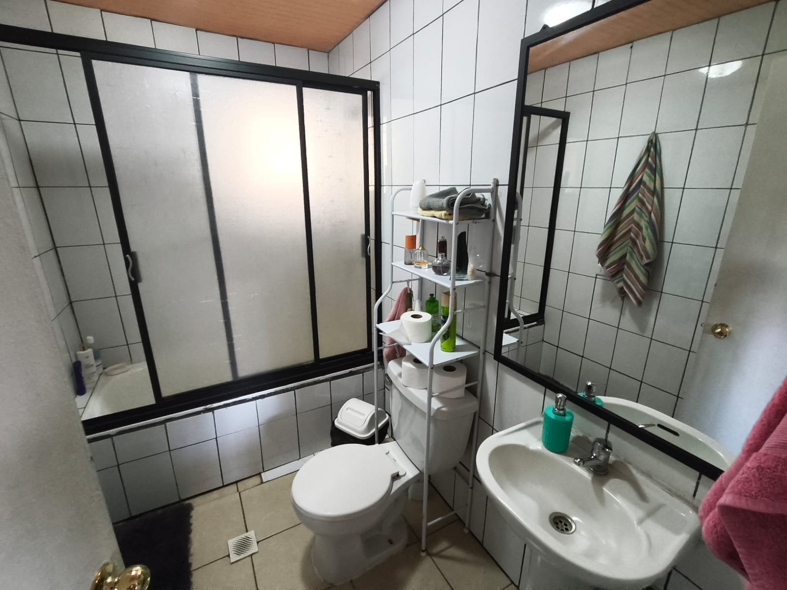 WhatsApp Image 2026-08-18 at 22.06.08 (2) SE VENDE PARCELA 1 HA. DOS CASAS Y PISCINA A 9 KILóMETROS DE LOS ÁNGELES